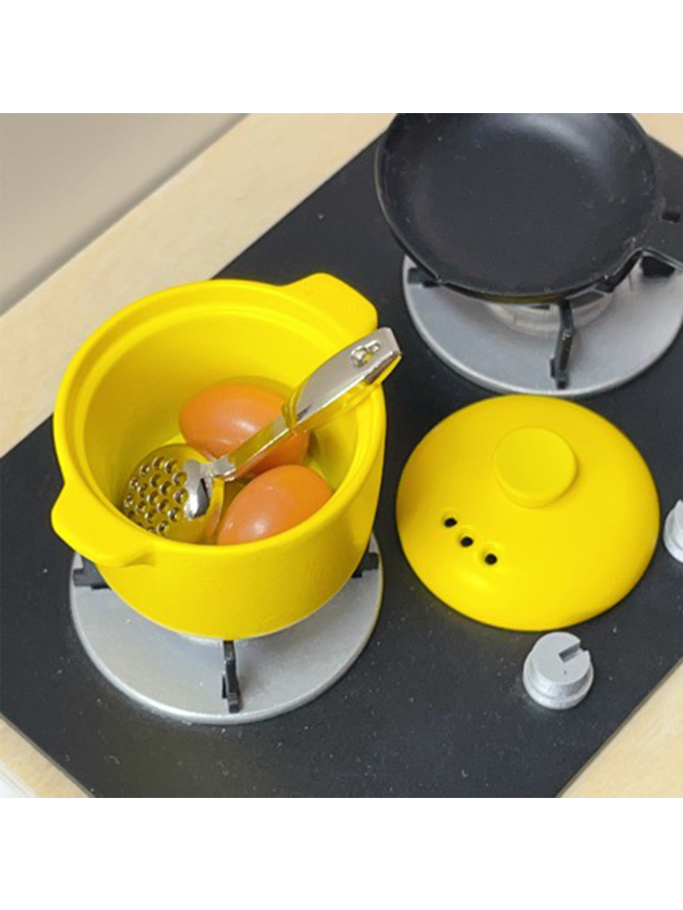 A Set of Four Miniature Kitche - đánh giá và giá Kitchen Utensils